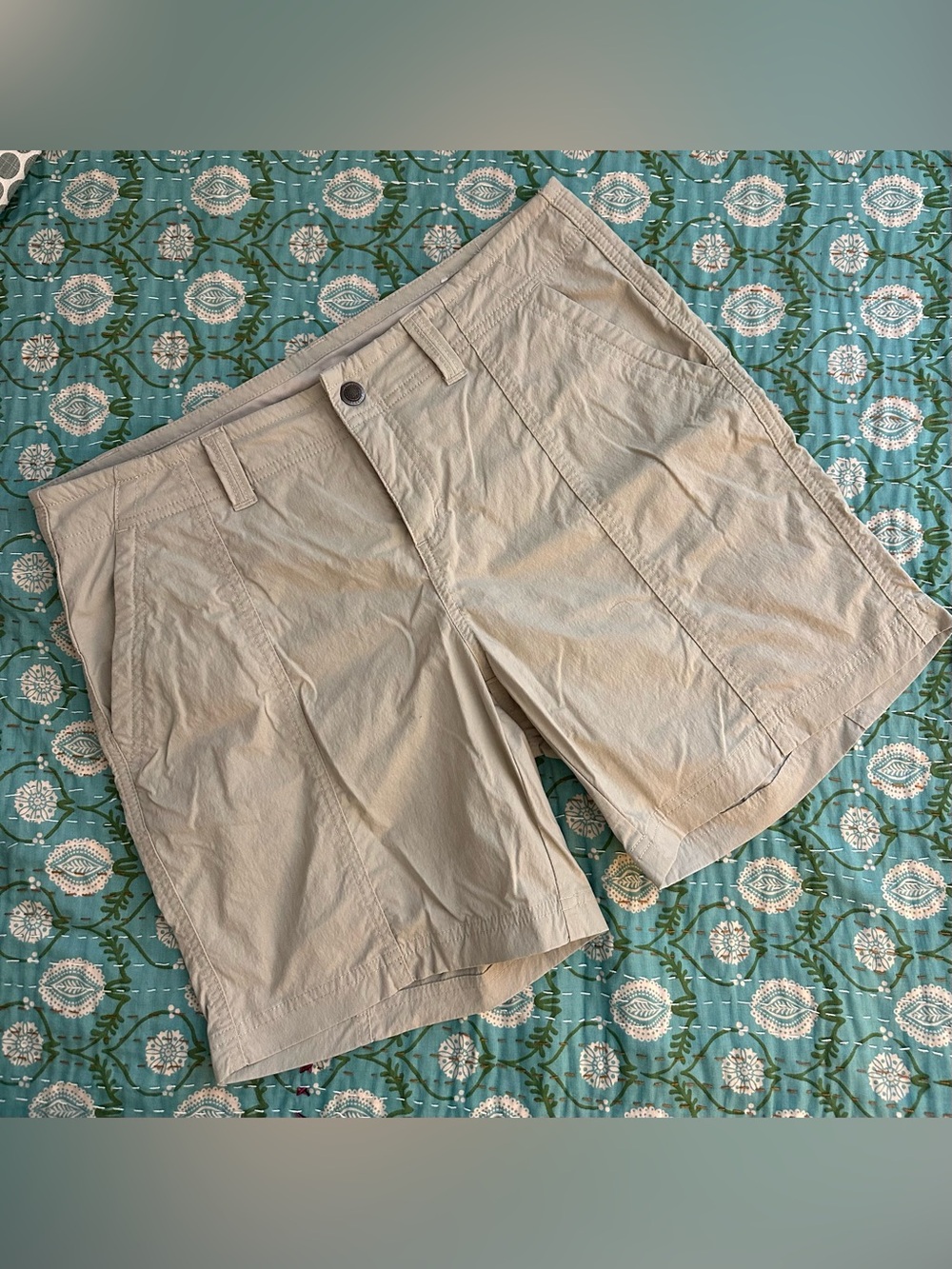 Royal Robbins Women’s Khaki Cargo Shorts